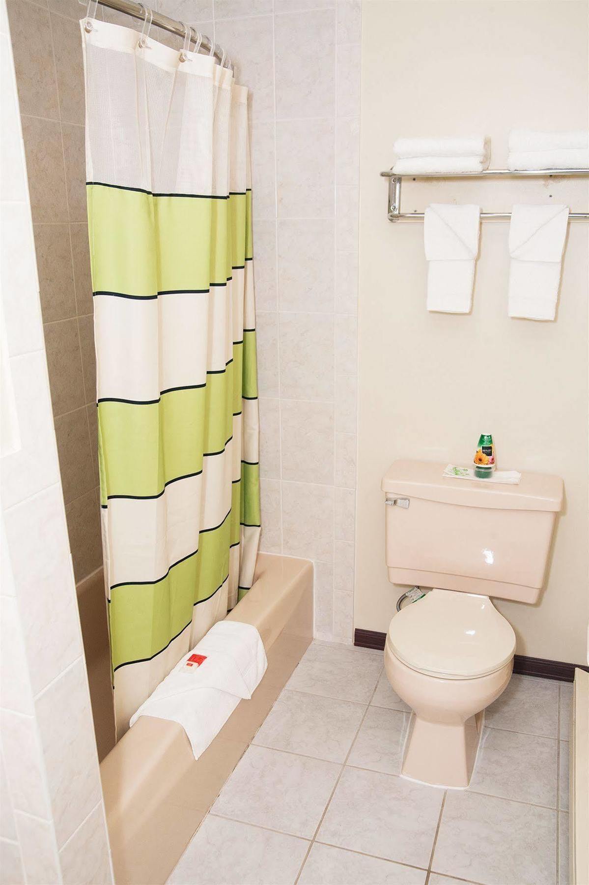 Red Carpet Inn And Suites פלימות' מראה חיצוני תמונה