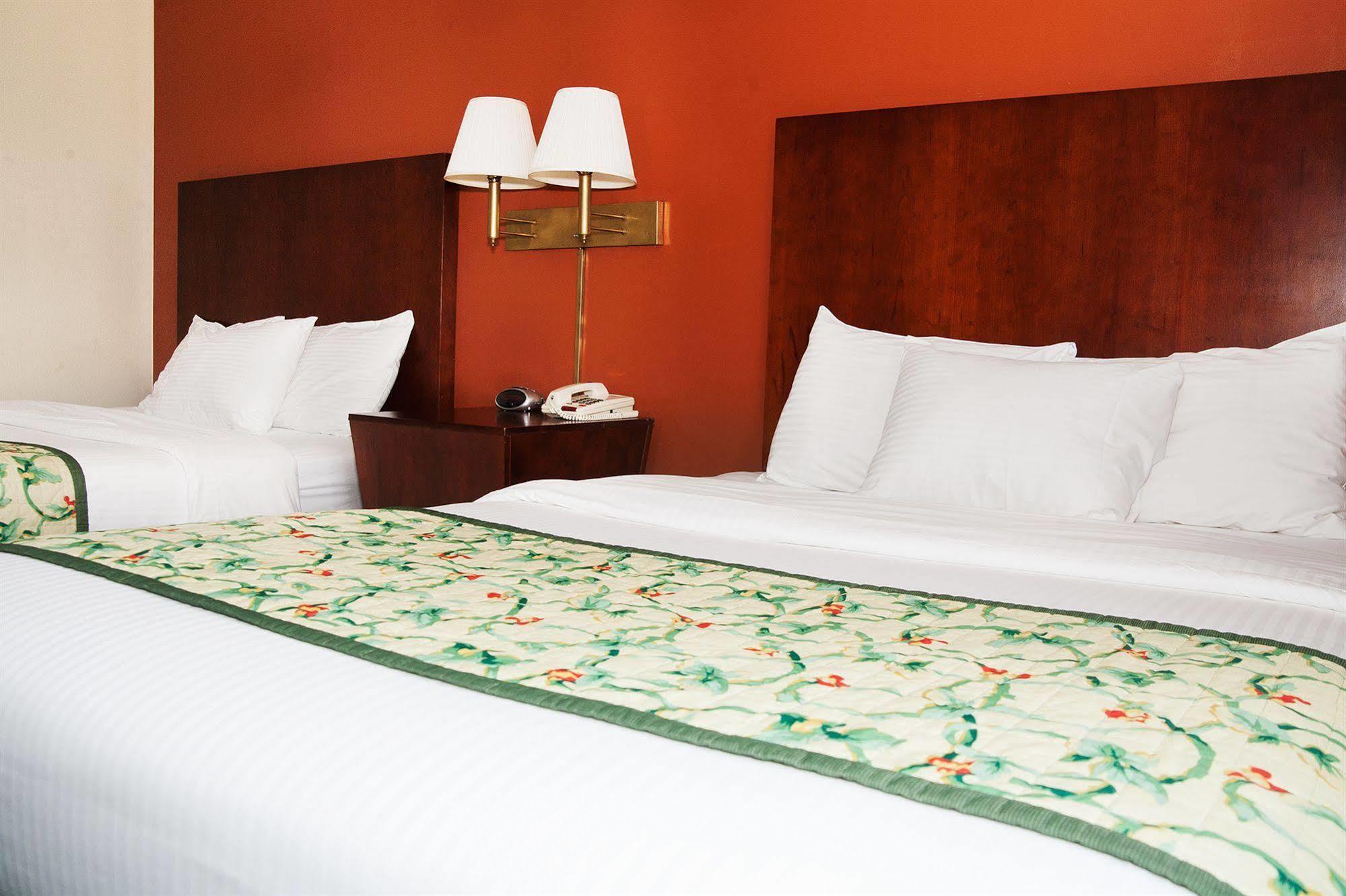 Red Carpet Inn And Suites פלימות' מראה חיצוני תמונה